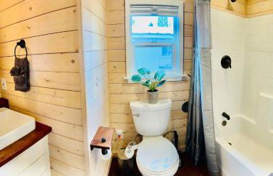 Couple’s retreat in Tiny Home w soaking tub/beach - Foto 8
