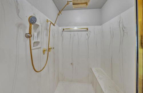 NEW! Huge Game Room, Hikeable, Red Rock View, Fireplace, Ping Pong, Yoga, Golf Course, Pickle Ball! - Foto 7