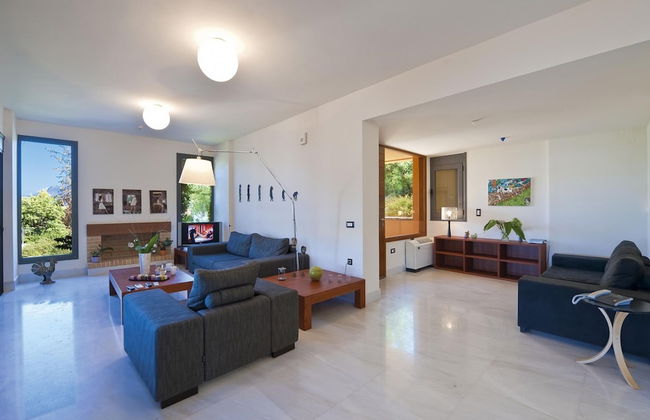 Chloe Seafront Villa - Photo 21