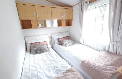 Lakes and woodlands hiking Overstone Holiday Park - Foto 39