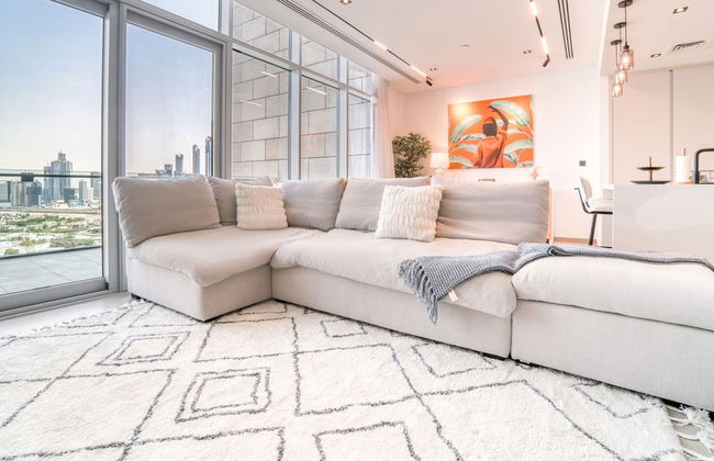 Luxe and Modern Duplex in Difc - Photo 16