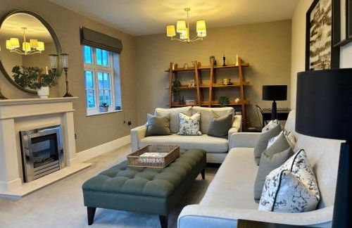 Show home Chester, Chester Zoo, Cheshire Oaks - Photo 2