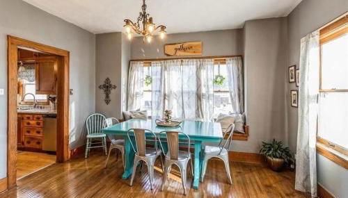 Bright 4BR Bungalow Sleep 12 near Des Moines & i80 - Foto 4