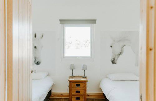 King Richard's Luxury Lodge - Sleeps up to 8, Dog Friendly, Near Sherwood Forest at Fairview Farm in Nottingham set in 88 acres and great for Groups, Family Gatherings & Corporate events - Foto 33