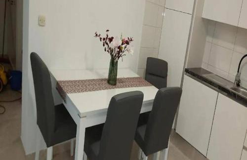 Sunny Holiday Home With Pool - Foto 17