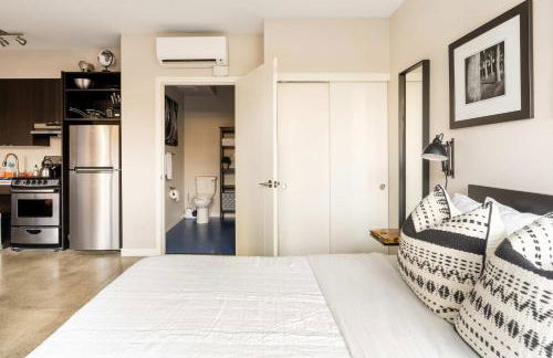 Stay Portland - Bright Studio Apartment - Food Carts & Local Shops - Photo 10