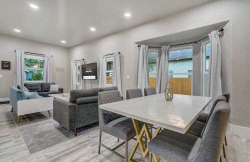 Baby Blue - Hot Tub Easy Access to Top Locations - Foto 17