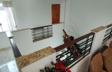 Two-story home with solar-heated pool and 4 bedrooms - Foto 25