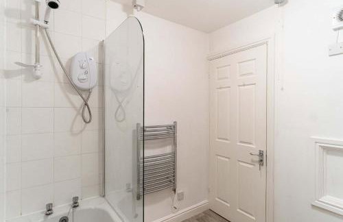 Lovely 2 Bed Harbourside Apartment with Sea Views - Photo 16