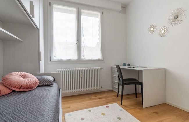 Charming Home - Photo 5