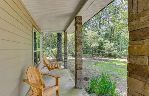 Mtn-View Gem Flat Rock Retreat with Deck and Grill! - Foto 26