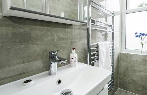 Newly Renovated Modern 4 Bed 3 Bath Apartment London - Foto 9