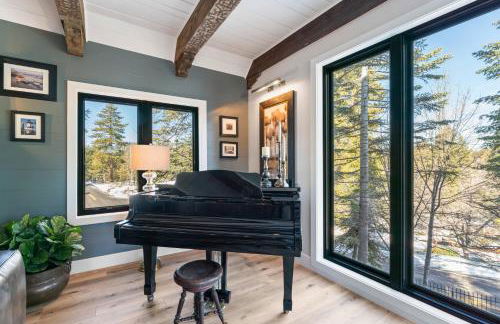 Walk to Lake Arrowhead Village! Home with Lake Views - Foto 8