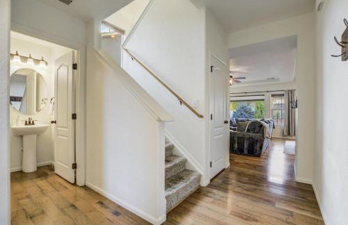 Spacious Family Getaway Near Downtown - Foto 8