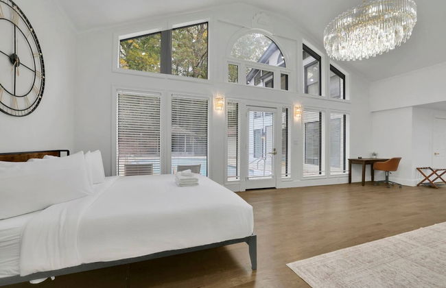 Luxury 7BR Buckhead Oasis w Pool Gameroom Firepit - Foto 14