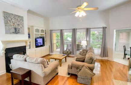 Spacious King Suite Home With Serene Patio - Foto 1