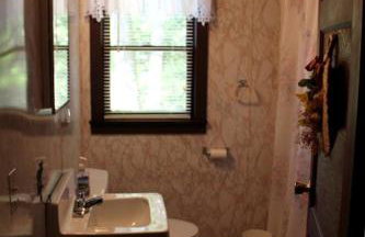 Charming Cabin Rental with Private Beach Access on Lake George in New York - Foto 3