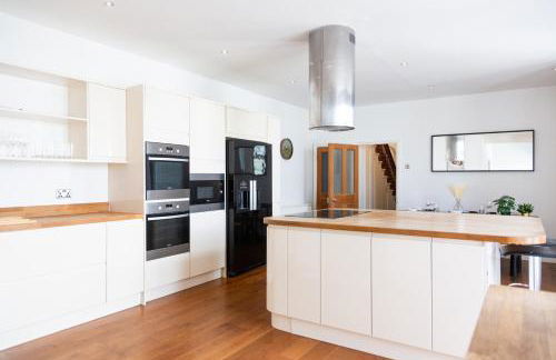 5 Bed Seaside Property with Garden , Parking and Games Room - Foto 24