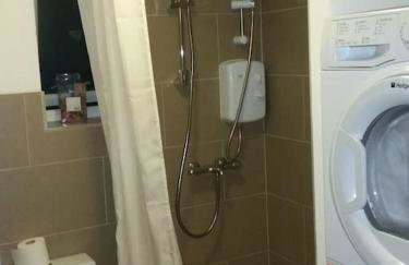 LOVELY 1 BED FLAT WITH GOOD TRANSPORT LINKS. - Photo 4