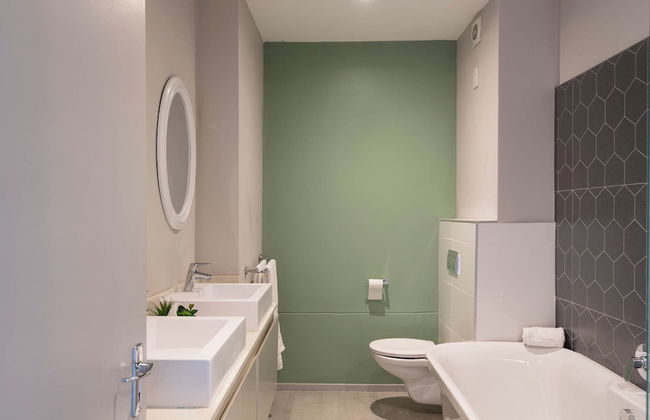 The Bond Square - Photo 10