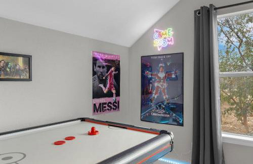 Large Luxury 4-BR Home EPIC GameRoom! Lighted Deck & Grill! - Foto 4