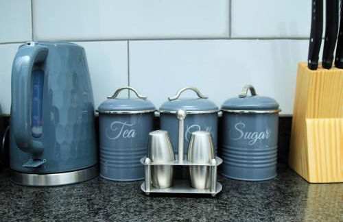 Rayan Heights Cosy 1 bedroom flat sleeps 2 perfect for contractors tourists families - Free parking - Foto 33