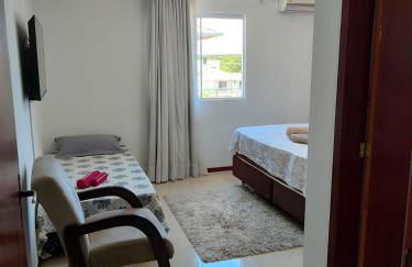 Terraço Familiar , 2 quartos com ar condicionado, 2 banheiros, churrasqueira a carvão , wi-fi, vaga para 2 carros suporta até 7 pessoas - Foto 8