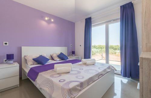 Superb villa Maxima with private pool, sauna, jacuzzi, playground for up to 18 persons, extra pool heating available - Foto 33