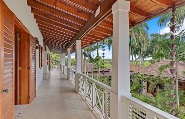 Magnificent Eight Bedroom Holiday Home - Photo 41