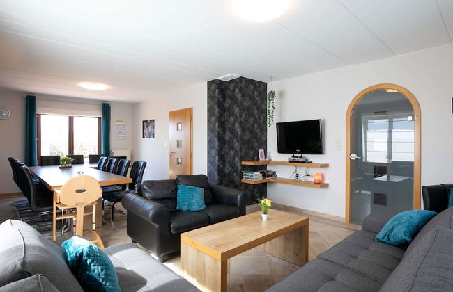 Spacious Holiday Home in the Ardennes with Sauna & Hot Tub - Photo 13