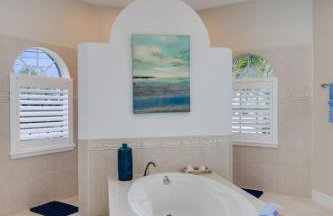 Cape Serenity- Premier Waterfront Villa with Kayaks and Bikes - Foto 18