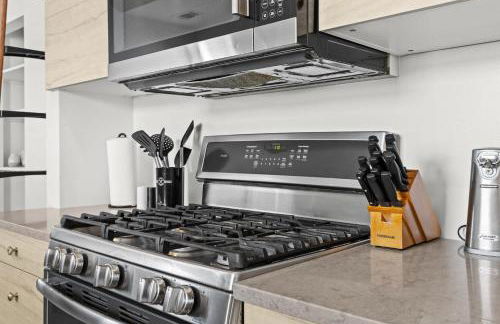 3BR 2BA Derby Home Walk to Churchill Free Parking - Foto 26