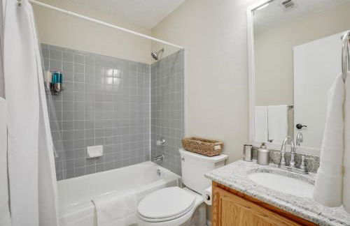 Melody Home near Grapevine DFW Airport w backyard - Foto 19