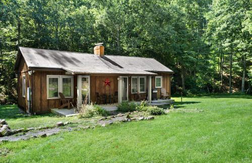 Woodland cabin w hot tub & fire pit - Foto 1