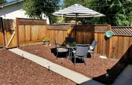 Colonial Cottage Getaway - Foto 16