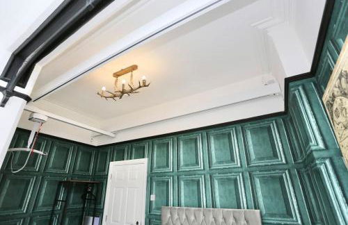 The Hot Tub Townhouse by Holiday Heim - Photo 13