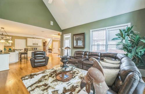 Elegant 5BR Retreat Pool & Yard - Foto 2