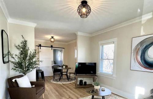 Cedar Street Retreat - Heart of Aksarben! - Foto 1