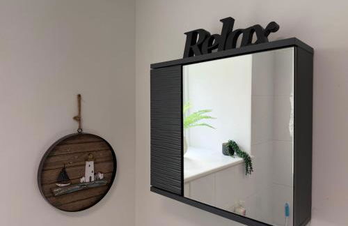 One bed Character Cottage with Parking and Garden - Foto 14