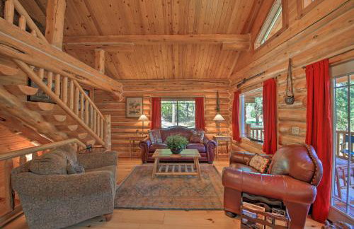 Scenic Riverfront Retreat with Hot Tub and Kayaks! - Foto 4