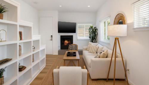 Exclusive 2BD 3BA with Balcony - Photo 2