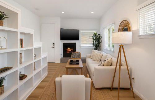 Exclusive 2BD 3BA with Balcony - Photo 2