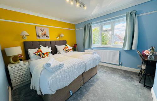 Modern 4BR House with Parking, 8 Mins to Gatwick Airport - Foto 55