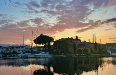 Les pieds dans l'eau - Foto 1