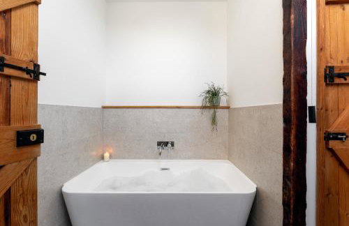 The Old Coach House - Converted barn with private garden parking and fireplace - Foto 16