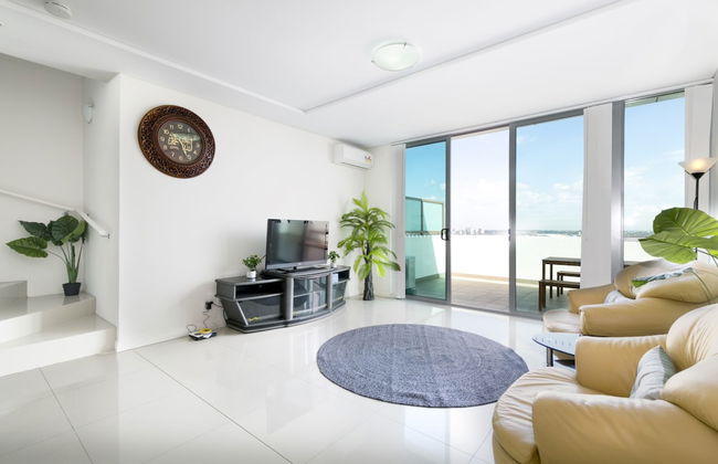 Penthouse near Airport & CBD - Photo 1