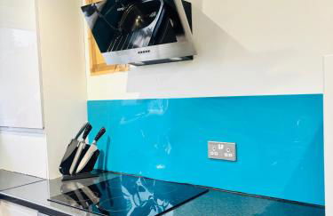 2BR Comfortable Spacious Furnished Property with Parking - Foto 7