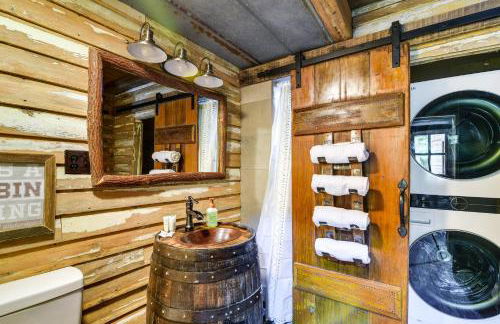 Glasgow Getaway with Patio, Fireplace and Grill! - Foto 13