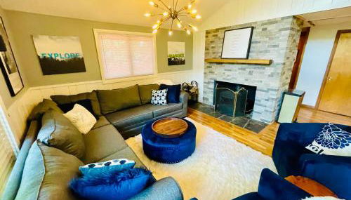 Contemporary Magic Mountain Chalet Close to Skiing, Hiking, Fun - Foto 4