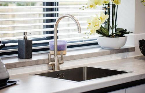 New, modern 4 bed, 3 bath house ,free parking - Foto 7